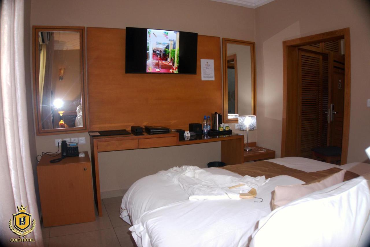 Gold Hotel Bafang Екстер'єр фото