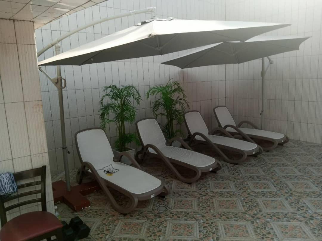 Gold Hotel Bafang Екстер'єр фото